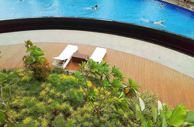 2 BR NEAR SWIMMING POOL