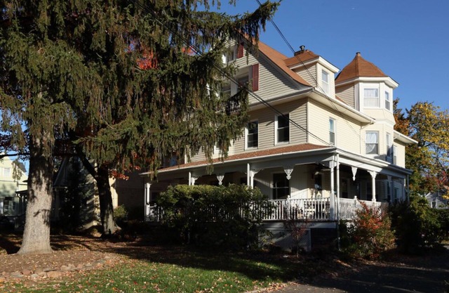 2 BR Spacious Apartment in Historic Montclair NJ Close to NYC Transportation