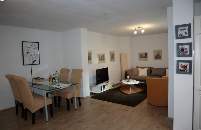 2 comfortable apartments in the countryside, terrace, sep. Entrance Kleinzschachwitz L.Ehrlich