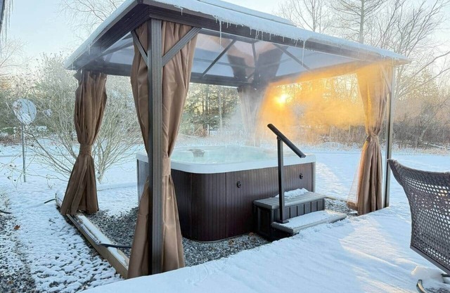 2 FUN Apt w/2 Private Hot Tubs | 4BR, 2BA