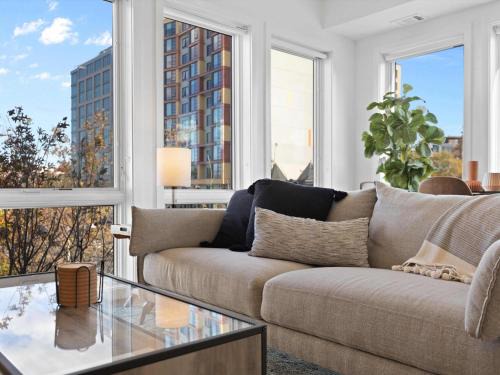2-Level 2BR & Terrace - Near Metro & Union Market
