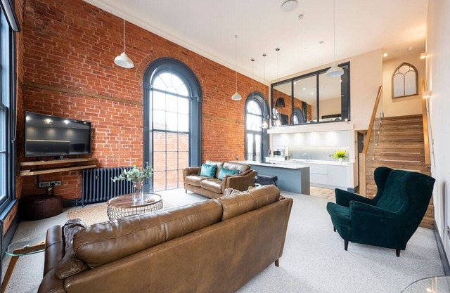 2 luxurious modern style apartments, in the heart of Sherwood Forest