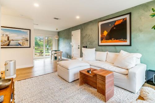 2 Mi to Dtwn Austin Getaway with Natural Pool