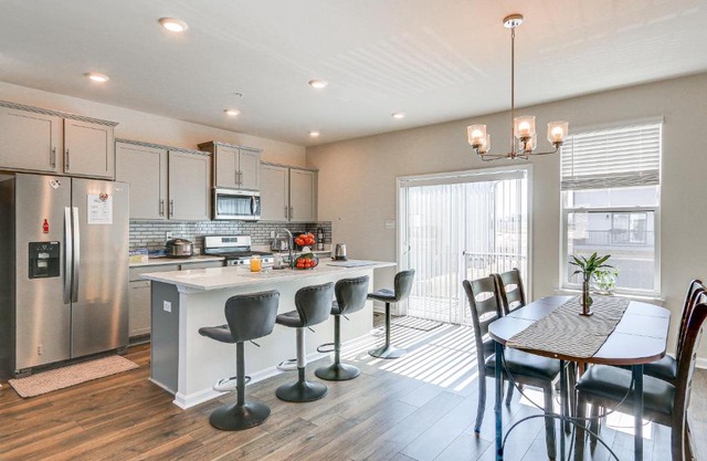 2 Mi to Dtwn Frederick Updated Townhome