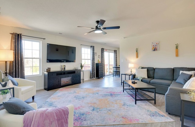 2 Mi to Dtwn Fulton: 'Meadowlark' Home w/Deck!