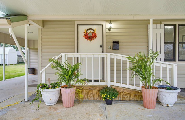 2 Mi to Nicholls State University: Home w/Yard