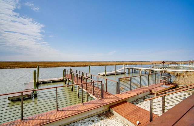 2 Mi to Stone Harbor Beach Lovely Bayfront Home