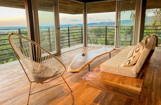 2 min from the beach - 3BR Jungle modern home with ocean view