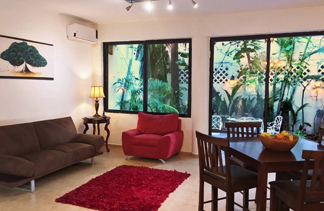 2 min to the Beach - Home & Garden