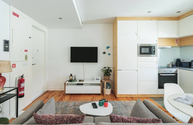 2 minutes from Campanhã train station. 2 bedroom apartment