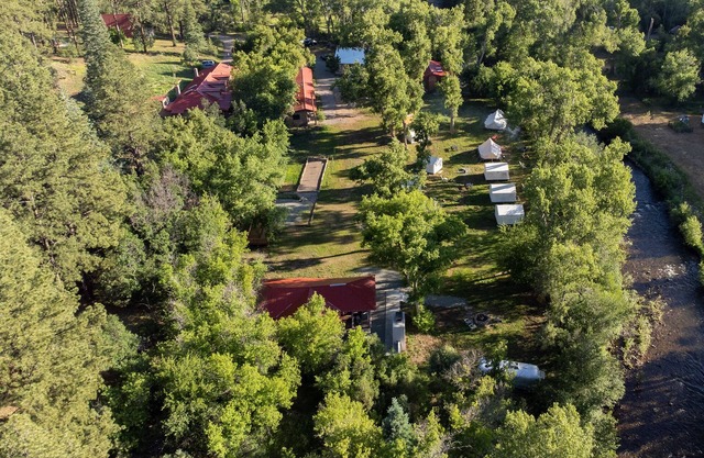 2 Person Glamping tent with 2 Twin Beds