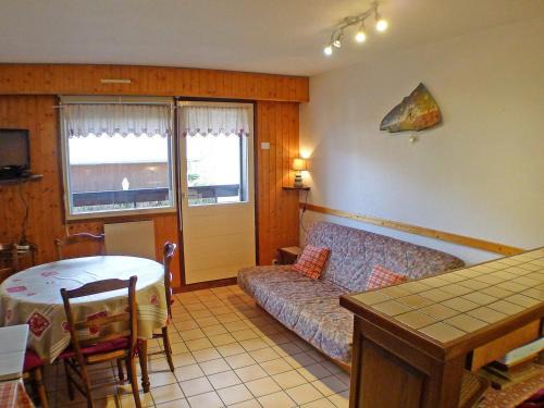 2 pièces cabine lumineux, proche centre Samoëns, animaux acceptés, parking, balcon - FR-1-629-22