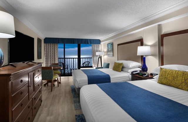 2 Queens Oceanfront Room - Sea Crest Resort