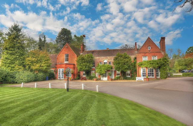 2 Relaxing Rooms w/Pool, Steam Room & Garden Access at Charming Ipswich