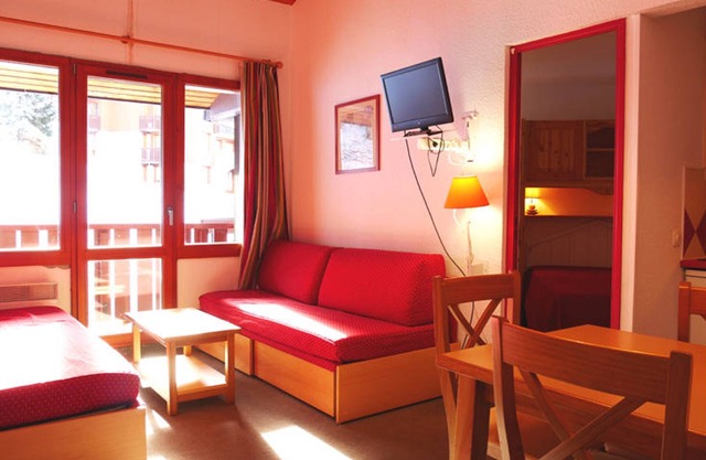 2-Room Apartment with Balcony, Ski Access, and Free Parking - Montchavin Les Coches