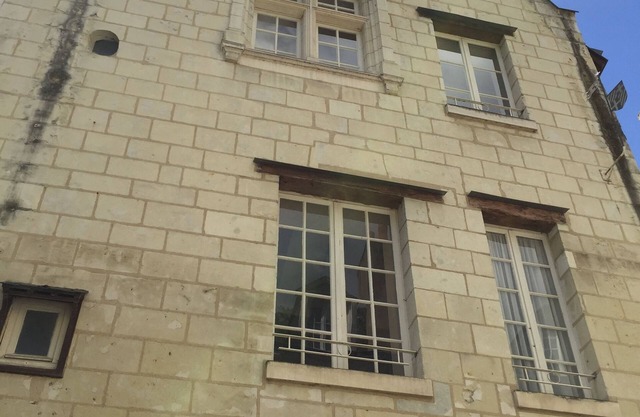 2 room furnished apartment rental in CHINON in the heart of the medieval town. R + 2