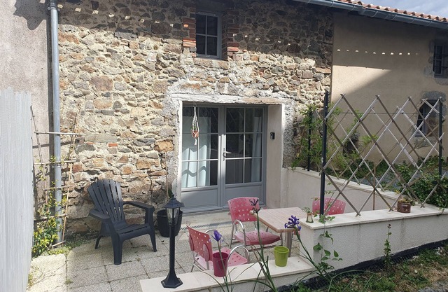 2-room gîte with terrace 25 minutes from Puy du fou