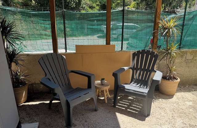 2 Rooms of 38m2 air-conditioned, Wifi, parking in the heart of Livron
