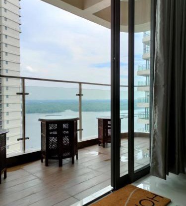 2 Seaview Balcony@Danga Bay