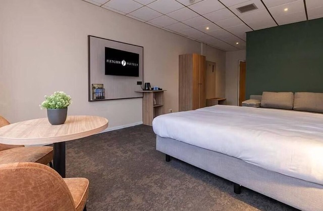 2 Spacious Rooms for Families Exploring Drenthe Region Near Ronostrand