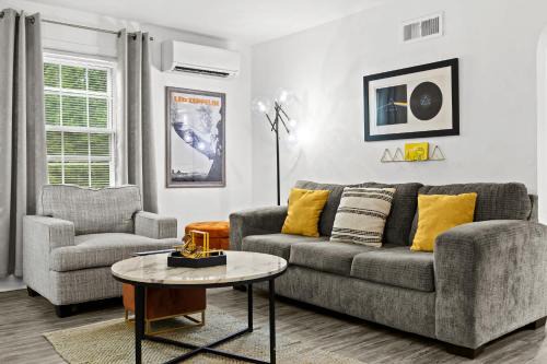 2 Spacious Units Close to Downtown & Expo Center