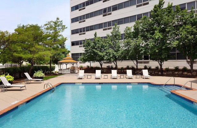 2 Standard Rooms w/2 Beds, Delta Hotels, Outdoor Pool, Near Metropark Station