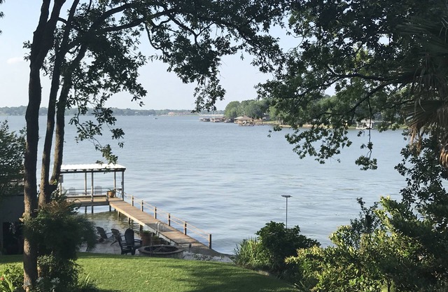 2 Steps SE of Dallas Waterfront 4 Bedroom 2 Bath Sleeps 12 2400 sq ft