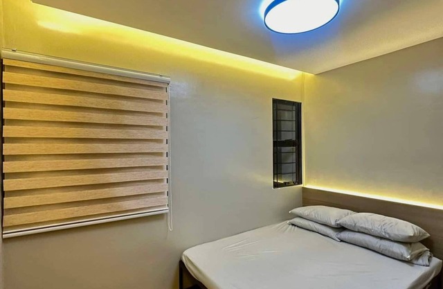 2-storey house with parking WIFI, Netflix, AC, Pool near Clark Airport