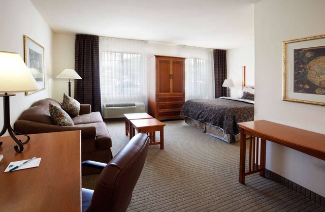2 Studio Suites about 8-miles from San Antonio International Airport! W/Pool!