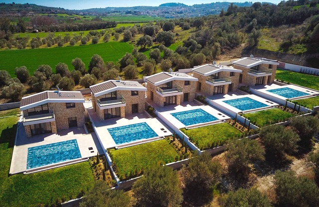 2. Villa with private pool and gym