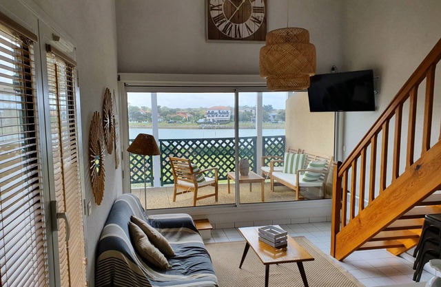 20 m2 terrace for this beach and shopping apartment on foot ! WIRELESS