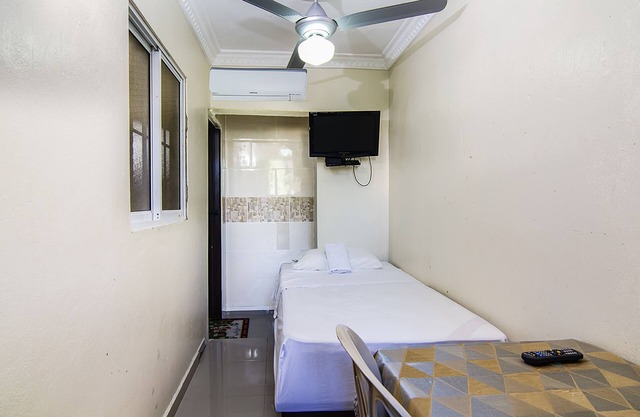 20 minutes to the Airport! Small Room Private Bathroom Parking Netflix✰WI-FI✰Fan