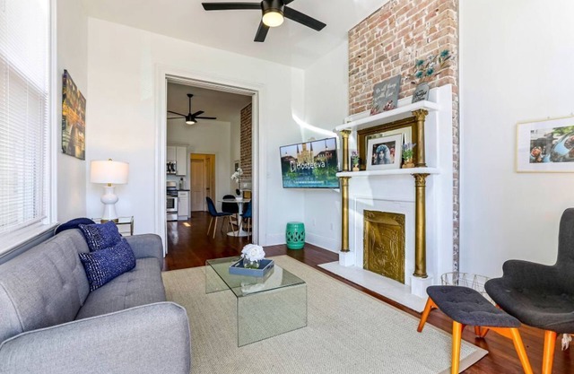 20% OFF Monthly | 10% OFF Weekly-Private 2BR in Uptown by Hosteeva