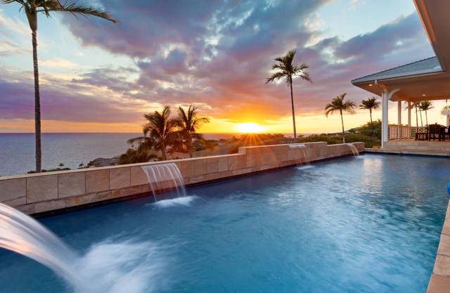 20%+ Off Oct or Nov'25 - Breathtaking Ocean, Coast, 4 Volcano Views + Pool & Spa