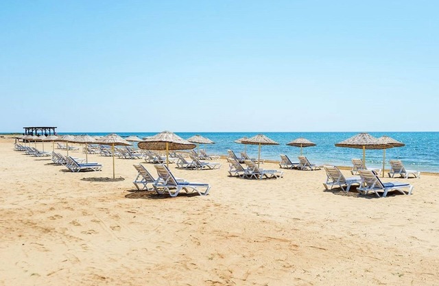 20% OFF : Stunning Penthouse Apt on Private Beach; Fully Kitted Gym & Sauna