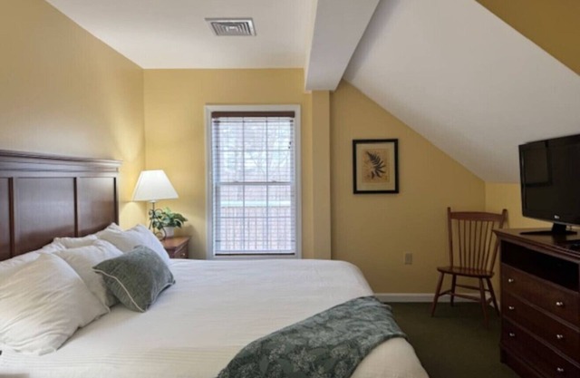 20% Sale April/May NH Condo Unit 4D