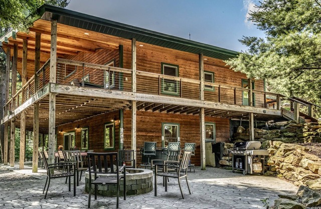 200-acre Double Bore Ranch - 6 Bedroom, 8 Bathroom Lodge, Sleeps 18