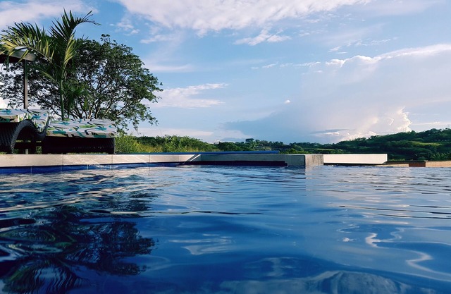 200 m2 modern holiday home, infinity pool, natural river. Kondo Grst. 1300 m2