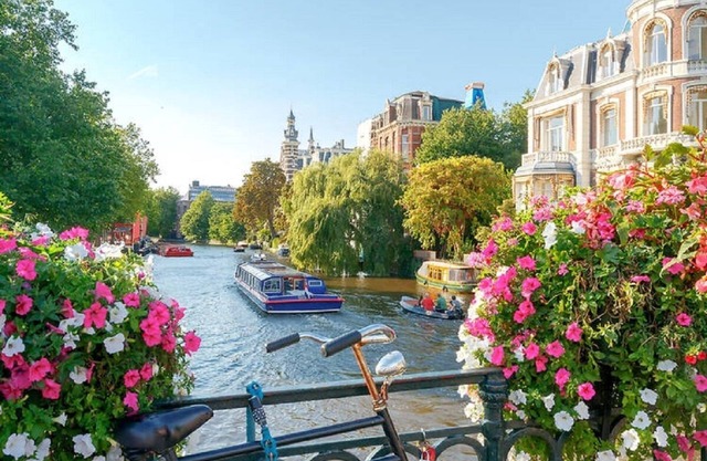 200M2 Amsterdam home with private rooftop in the city center