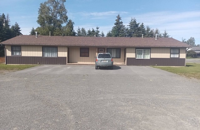 2025 SUBARU CAR! Minutes from Kenai River. 2 bed 1 bath.