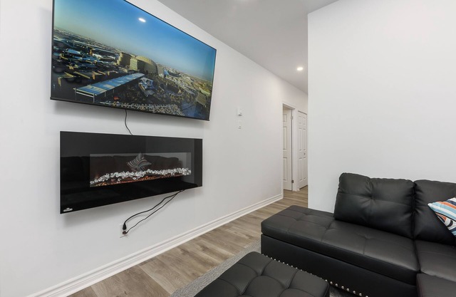 #204 Downtown One bedroom Loft in with free parking