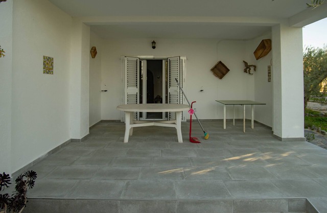 20m2 porch, 1000m garden, barbecue, parking, fenced and protected and WIFI.