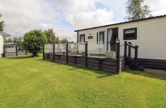 22 YEALAND, pet friendly, with a garden in Carnforth