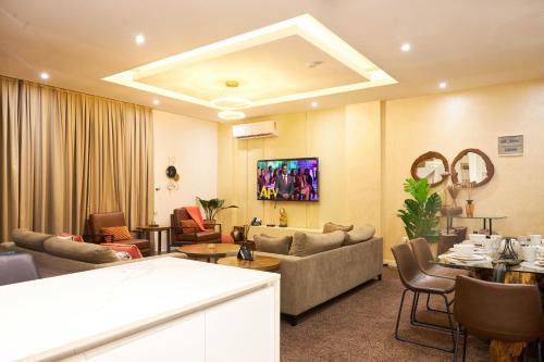 233 Boulevard by QUAO REALTY