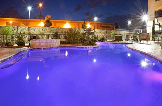 24-Hour Business Center | Near the DFW Airport!