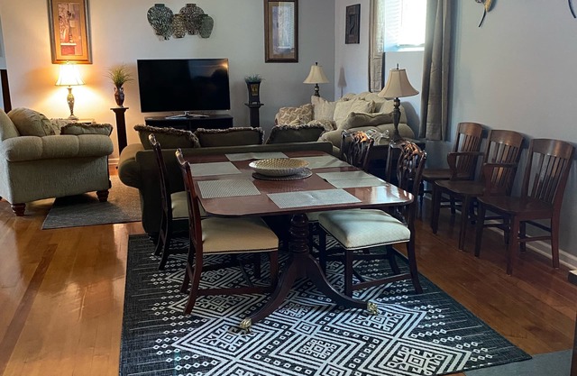2400 sqft Spacious Luxury Value. 30 min from Wis Dells. 20 Min to Sand Valley