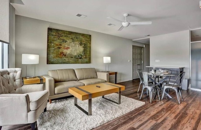 24hr Gym, Pool&Sauna | Full Kitchen w/Island | Peachtree