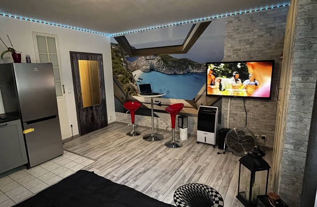 25 minutes from the city center, 60 minutes from the airport
