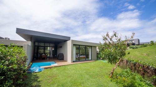25 Tahari Estate