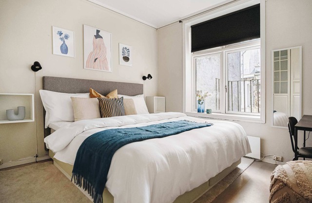 250m From CityCenter l Fireplace l Sleeps 6 l 24I7 check in